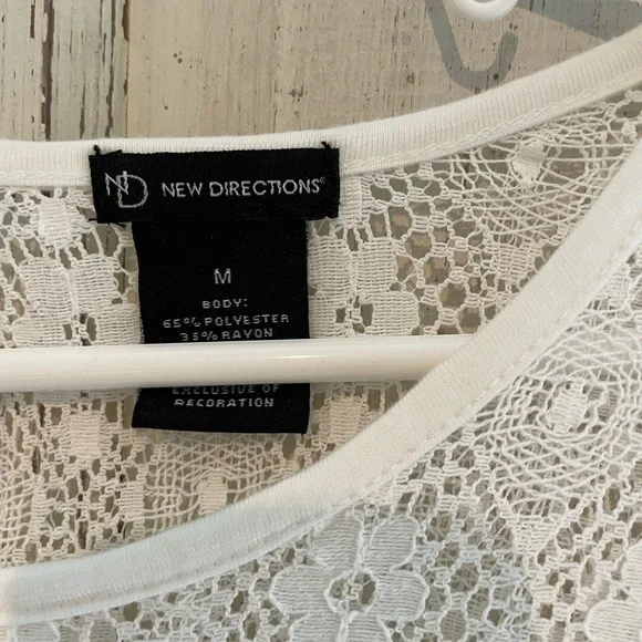 New Directions Boho lace/fringe bell sleeve top Sz medium - Picture 3 of 6